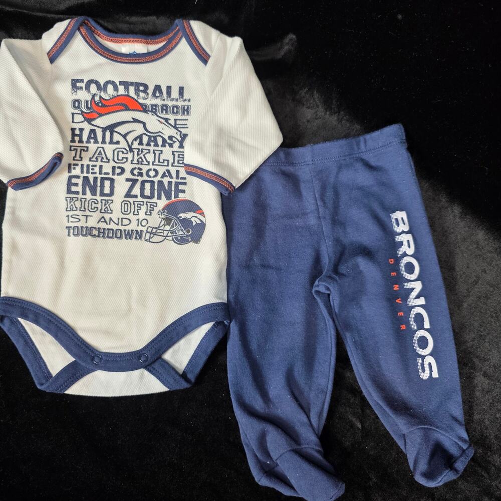 Denver Broncos NFL Team Apparel Baby 0-3 Mos 2-Piece Bodysuit & Footed Pants